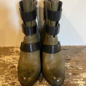 SOREL Boots. Olive and Black. Size 10.